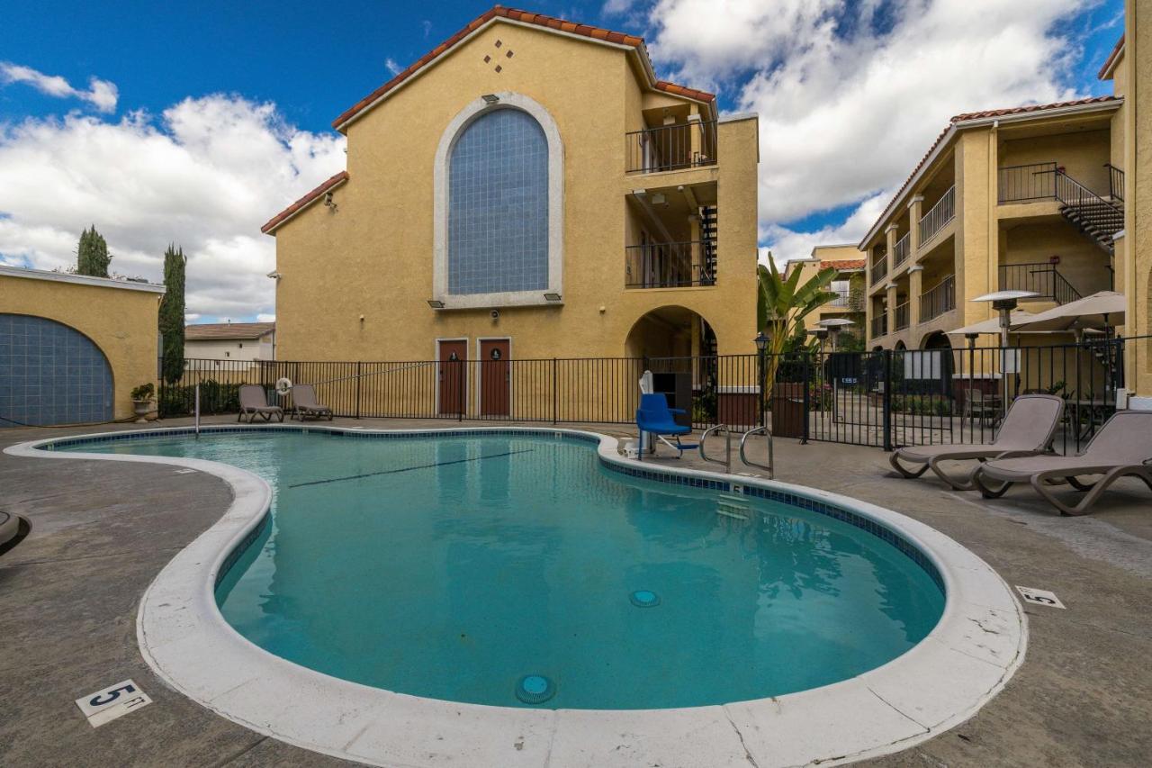 Best Western Moreno Hotel & Suites Морено-Валлі Екстер'єр фото